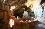 Ελληνοκαμάρα. Σπήλαιο ιστορικού ενδιαφέροντος.