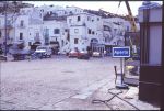 Το τμήμα της πόλης του Capri κοντά στο πρατήριο των καυσίμων και τα παλιομοδίτικα ταξί.