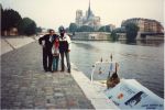 Στο Παρίσι, μπροστά απ' τη Notre Dame, με τον φίλο μου Χρήστο Πολλάκη. 